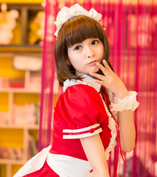 로리타 일본 스타일 여자 intdoor 귀여운 cosplayer 하 녀 — 스톡 사진