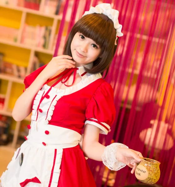 Lolita japonés estilo chica intdoor lindo cosplayer mucama — Foto de Stock