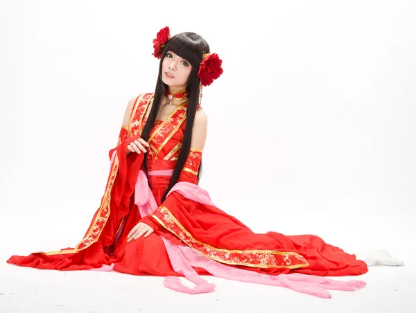 Asya Çinli kız kırmızı geleneksel elbise dansçı — Stok fotoğraf