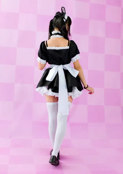 Japán aranyos lolita lány a rózsaszín háttér — Stock Fotó