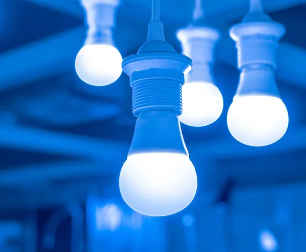 Arka plan bulanıklık satan bazı led lambaları — Stok fotoğraf