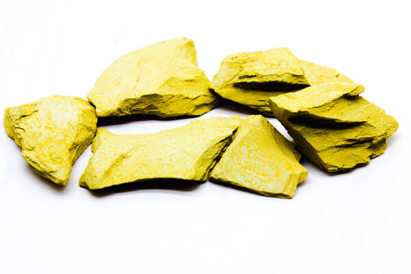 multani mitti на белом фоне с избирательным фокусом