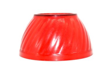 Seçici odaklı beyaz arka planda plastik kase