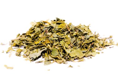 Kasuri Methi beyaz arka planda seçici odaklı