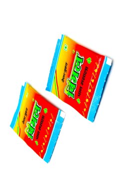 Noida, Utter Pardesh, Hindistan - 18 Ekim 2021, Çiğneme Tütünü, Çiğneme Tütünü beyaz arka planda seçici odaklı bir resim Noida 18 Ekim 2021