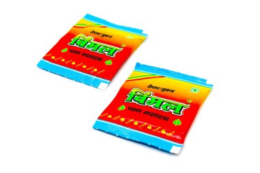 Noida, Utter Pardesh, Hindistan - 18 Ekim 2021, Çiğneme Tütünü, Çiğneme Tütünü beyaz arka planda seçici odaklı bir resim Noida 18 Ekim 2021