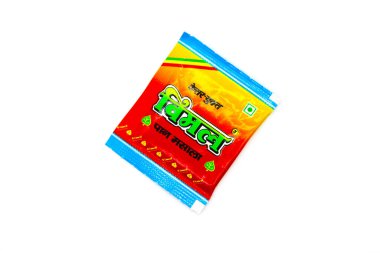 Noida, Utter Pardesh, Hindistan - 18 Ekim 2021, Çiğneme Tütünü, Çiğneme Tütünü beyaz arka planda seçici odaklı bir resim Noida 18 Ekim 2021