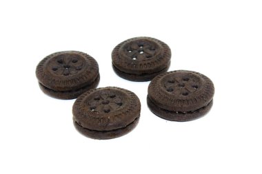 Beyaz arkaplanda seçici odaklı bisküvi resmi