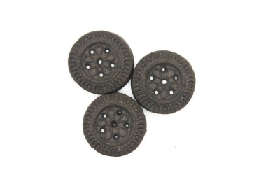 Beyaz arkaplanda seçici odaklı bisküvi resmi