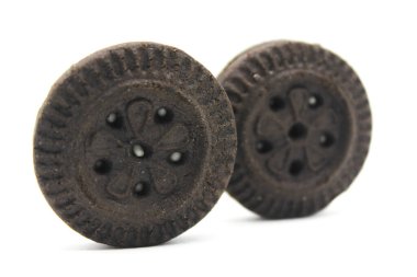 Beyaz arkaplanda seçici odaklı bisküvi resmi