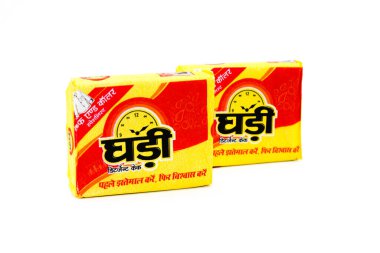 Noida, Utter pardesh, Hindistan - 18 Ekim 2021, kumaş yıkama sabunu, beyaz zemin üzerinde izole edilmiş bir bez sabun resmi seçici odaklı Noida 18 Ekim 2021