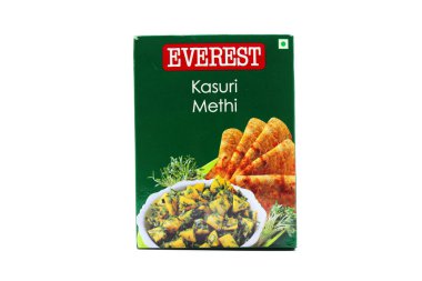 Noida, Utter pardesh, Hindistan - 19 Ekim 2021, FenuGreek pudrası, 19 Ekim 2021 Noida 'da beyaz arkaplan ile FenuGreek pudrası