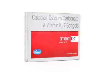 Noida, Utter pardesh, Hindistan - 19 Ekim 2021, kalsiyum ilacı, beyaz arka planda seçici odaklı kalsiyum ilacı resmi 19 Ekim 2021