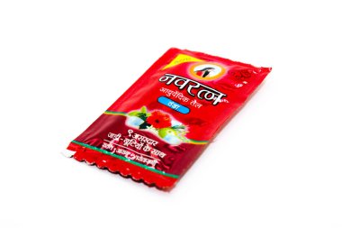 Noida, Utter pardesh, Hindistan - 18 Ekim 2021, Saç yağı, Noida 18 Ekim 2021 'de seçici odaklı bir saç yağı resmi