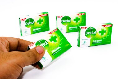 Noida, katıksız pardesh, Hindistan - 17 Ekim 2021, Dettol sabun, beyaz zemin üzerinde Dettol sabun bir resim Noida 17 Ekim 2021 seçici odaklı