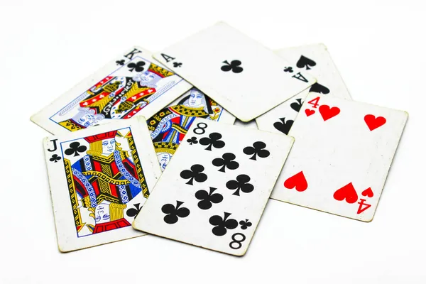 選択的フォーカスで白い背景にカードを再生 — ストック写真