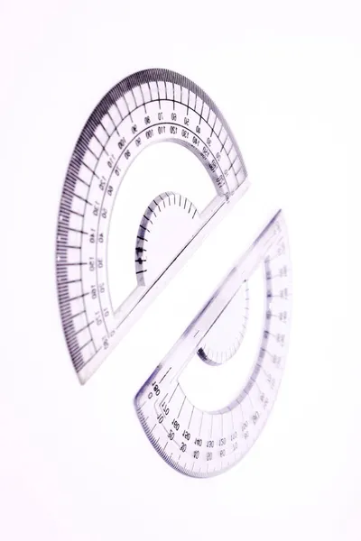 Matematiği Seçici Odaklı Beyaz Arkaplanda Izole — Stok fotoğraf