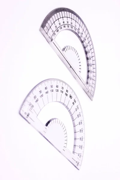 Matematiği Seçici Odaklı Beyaz Arkaplanda Izole — Stok fotoğraf