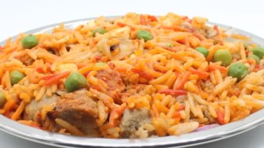 Seçici odaklı sebze biryani tarifi