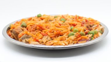 Seçici odaklı sebze biryani tarifi