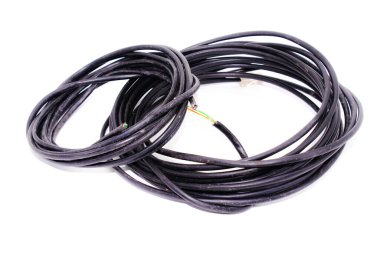 Beyaz arkaplanda seçici odaklı geniş bant kablosu resmi