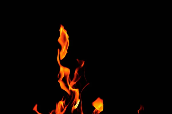 Nahaufnahme Brennender Flammen Auf Schwarzem Hintergrund Für Grafikdesign Oder Tapeten — Stockfoto