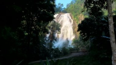 Khlong Lan Şelalesi güzel ve net bir resim, Kamphaeng Phet, Tayland