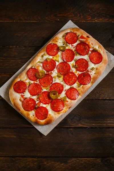 Pizza Con Peras Tomate Queso Parmesano —  Fotos de Stock