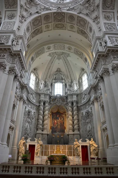 Monachium Bawaria Niemcy 2021 Wnętrze Barokowego Kościoła Theeatinerkirche Monachium — Zdjęcie stockowe