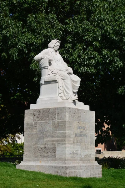 ドイツ バイエルン州ニュルンベルク 2021年8月24日 ドイツの偉大な作曲家 ルートヴィヒ ヴァン ベートーヴェンの記念碑 ニュルンベルク — ストック写真
