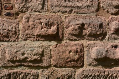 Duvarın arkası tuğla. Eski tuğla duvarın dokusu.