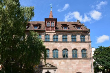 Nuremberg, Bavyera, Almanya 08.24.2021: Rönesans tarzında Tarihsel HERRENSCHIESSHAUS (Atış Toplumu)