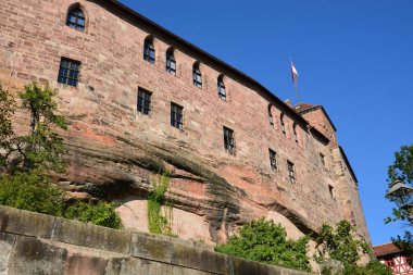 Nuremberg, Bavyera, Almanya 08.24.2021: Nürnberg (Nrnberg) şehrindeki İmparatorluk Kalesi 'ne (KAISERBURG) bakınız)
