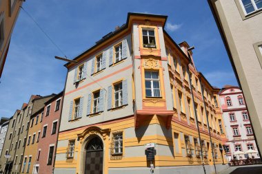 Eichsttt, Almanya 07.10.2021: Almanya 'nın Bavyera bölgesindeki tarihi Eichsttt kasabasında sokak manzarası