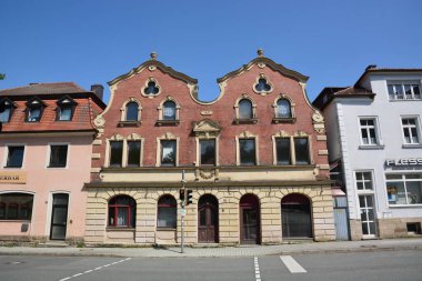 Kronach, Almanya 07.18.2021: Almanya 'nın Yukarı Franconia bölgesinde Kronach, Bavyera' da bulunan tarihi binalar