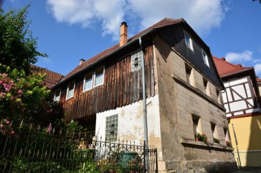 Kronach, Almanya 07.18.2021: Almanya 'nın Yukarı Franconia bölgesinde Kronach, Bavyera' da bulunan tarihi binalar