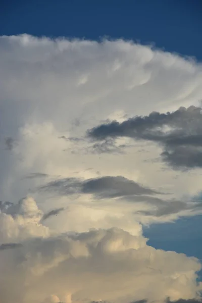 Langit Yang Indah Dengan Awan Awan — Stok Foto