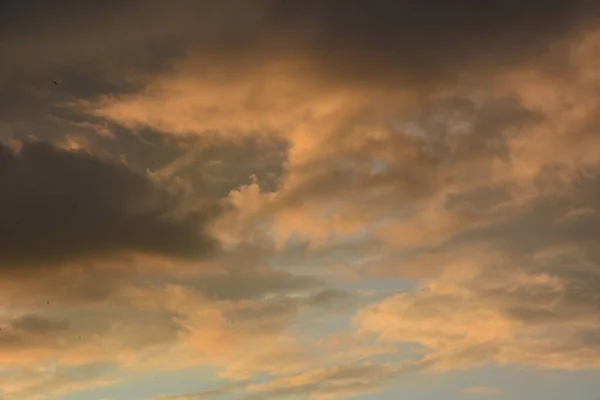 Prachtige Zonsondergang Avond Bij Zonsopgang Met Bewolking — Stockfoto