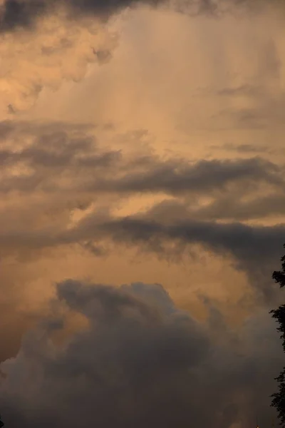 Прекрасне Небо Хмарами Сонцем — стокове фото