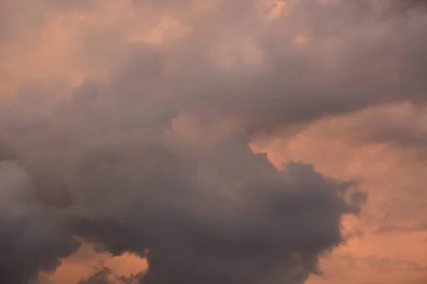 Nuvens Tempestuosas Dramáticas Entardecer — Fotografia de Stock