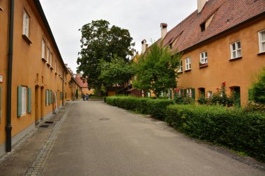 Augsburg, Bavyera, Almanya Swabia bölgesi 07.24.2021: 16. yüzyılda kurulan tarihsel FUGGEREI - ilk sosyal konut bölgesi