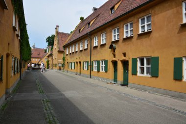 Augsburg, Bavyera, Almanya Swabia bölgesi 07.24.2021: 16. yüzyılda kurulan tarihsel FUGGEREI - ilk sosyal konut bölgesi