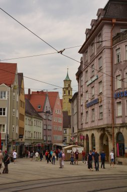 Augsburg, Bavyera, Swabia bölgesi, Almanya 07.24.2021: Augsburg kentindeki tarihi binalar