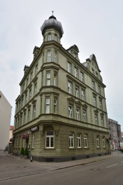 Augsburg, Bavyera, Swabia bölgesi, Almanya 07.24.2021: Augsburg kentindeki tarihi binalar