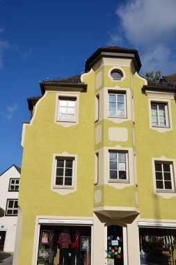 Regensburg, Bavyera, Almanya 2021.07.31: Regensburg, Bavyera, Almanya 'daki tarihi binalar