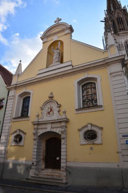 Regensburg, Bavyera, Almanya 2021.07.31: Regensburg, Bavyera, Almanya 'daki tarihi binalar