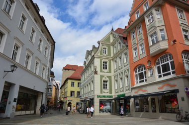 Regensburg, Bavyera, Almanya 2021.07.31: Almanya 'nın Bavyera kentindeki tarihi binalar
