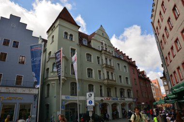 Regensburg, Bavyera, Almanya 2021.07.31: Almanya 'nın Bavyera kentindeki tarihi binalar