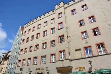 Regensburg, Bavyera, Almanya 2021.07.31: Almanya 'nın Bavyera kentindeki tarihi binalar