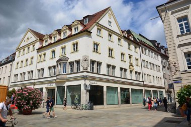 Regensburg, Bavyera, Almanya 2021.07.31: Almanya 'nın Bavyera kentindeki tarihi binalar